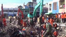 Depremin vurduğu Endonezya'da arama kurtarma çalışmaları sürüyor