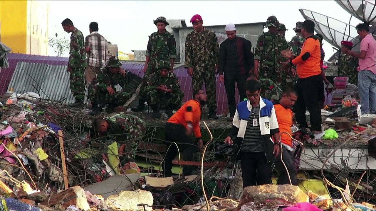 Indonésie: plus de 100 morts après un puissant séisme