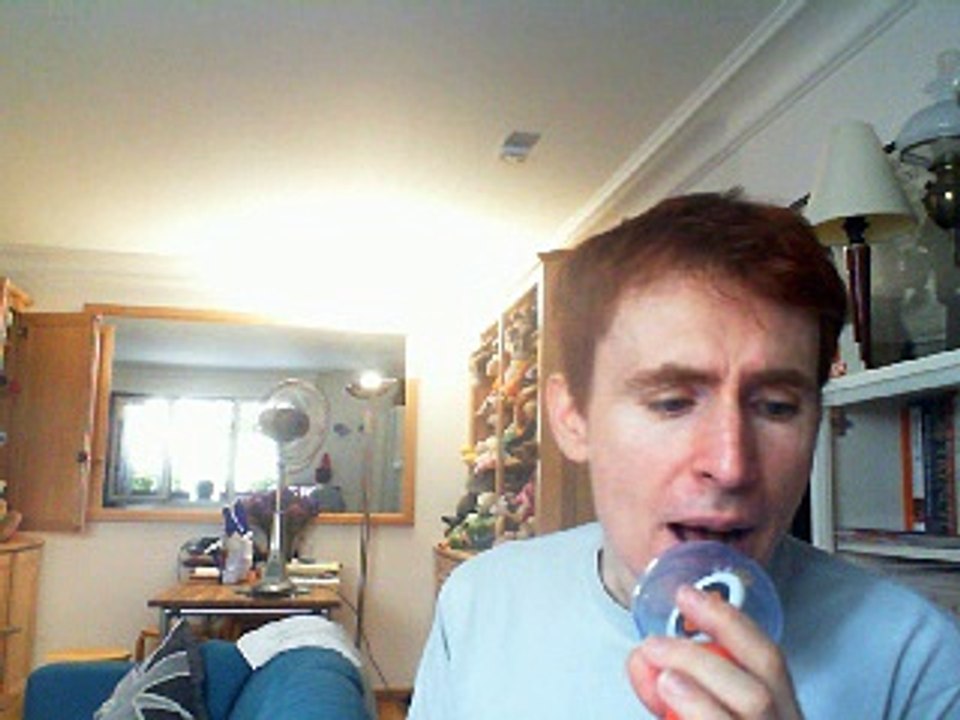 Wiwi égratigne "viens lire entre mes lignes" de Michel Deshays