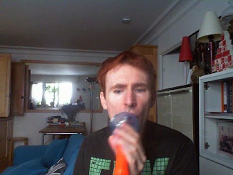 Wiwi égratigne king of pain de Police