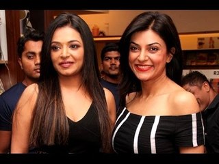 Sexy Sushmita Sen Launches Shraddha Soni's Book 'I am Life'