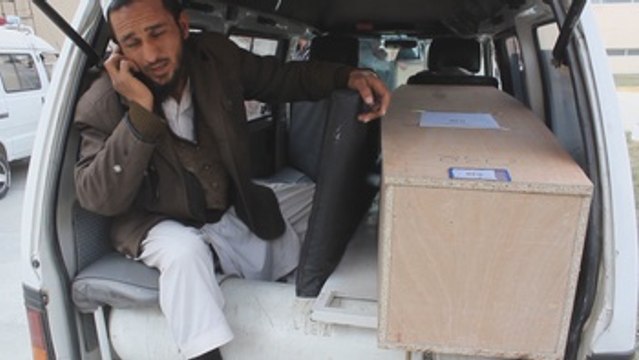 Comienza la identificación de los cadáveres tras el accidente aéreo en Pakistán