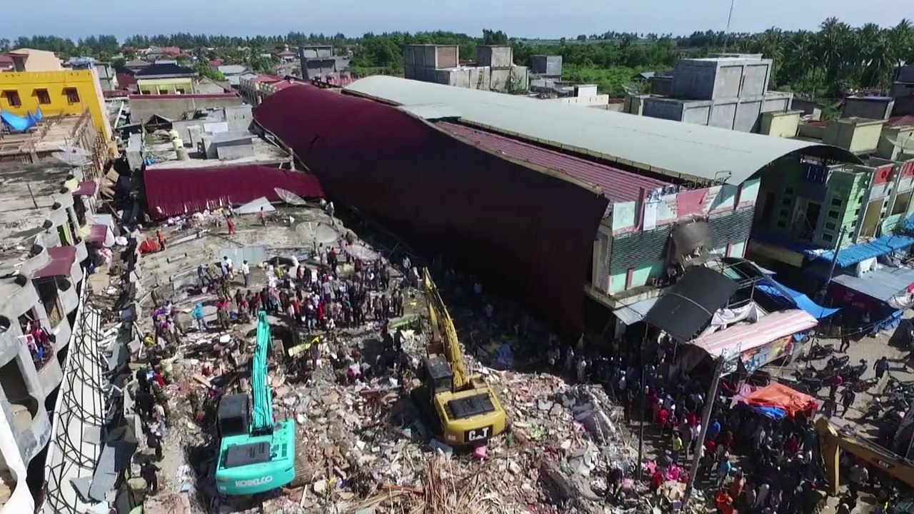 Indonésie: images aériennes de dégâts du séisme