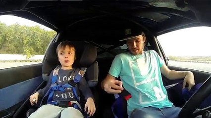 Séance drift avec son fils dans la voiture !