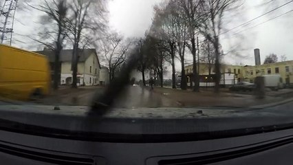 Скачать видео: Road rage et Instant karma pour un chauffard