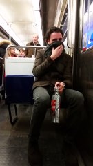 Fou rire dans le métro