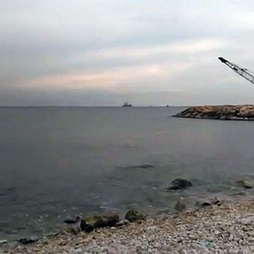 Тяжёлый авианесущий крейсер «Адмирал флота Советского Союза Кузнецов» у берегов Тартуса.