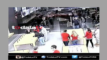 Grupo de ladrones ataca tienda de Apple-Video
