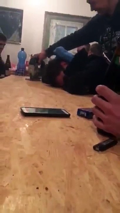 Quand t'es bourrés et que tes potes sont menuisiers... Blague énorme