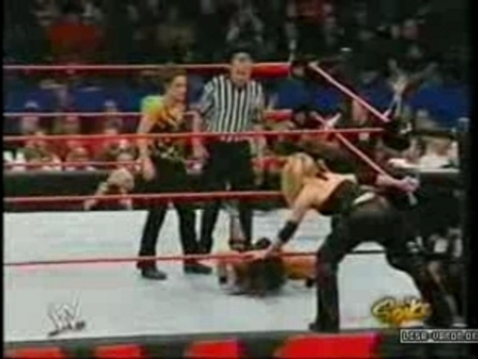 Raw - Lita & Victoria vs Trish & Molly - 29th November 2004