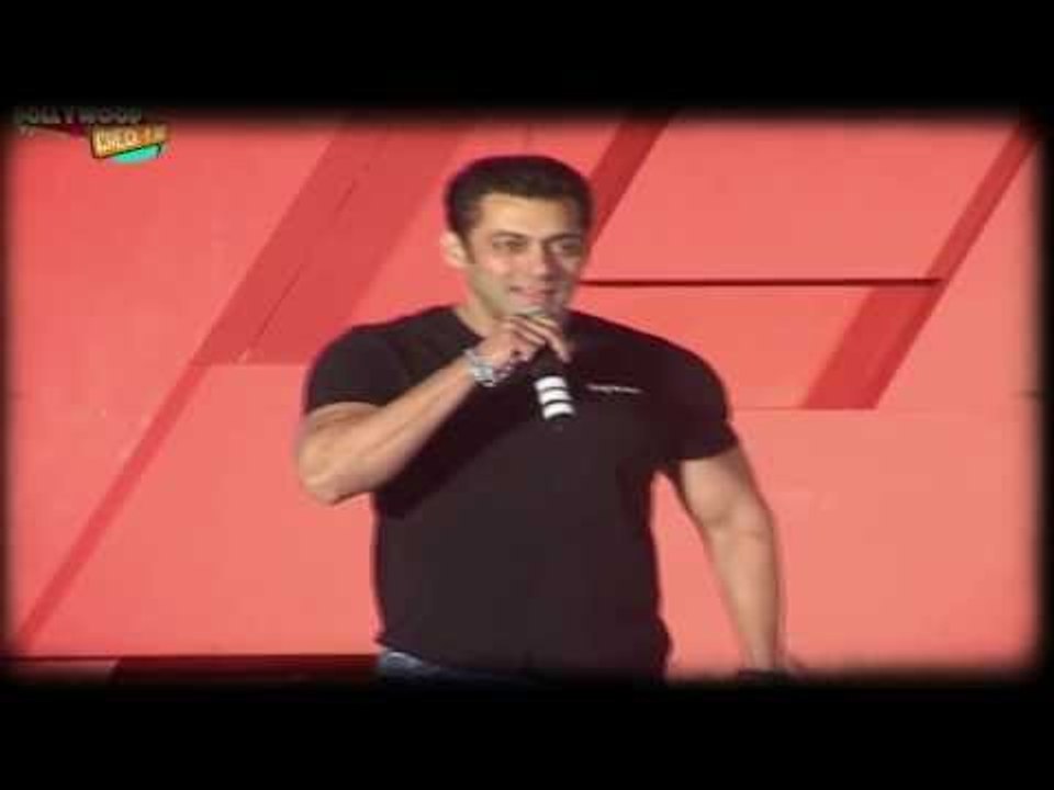 Salman Khan MAKES FUN of Reporters