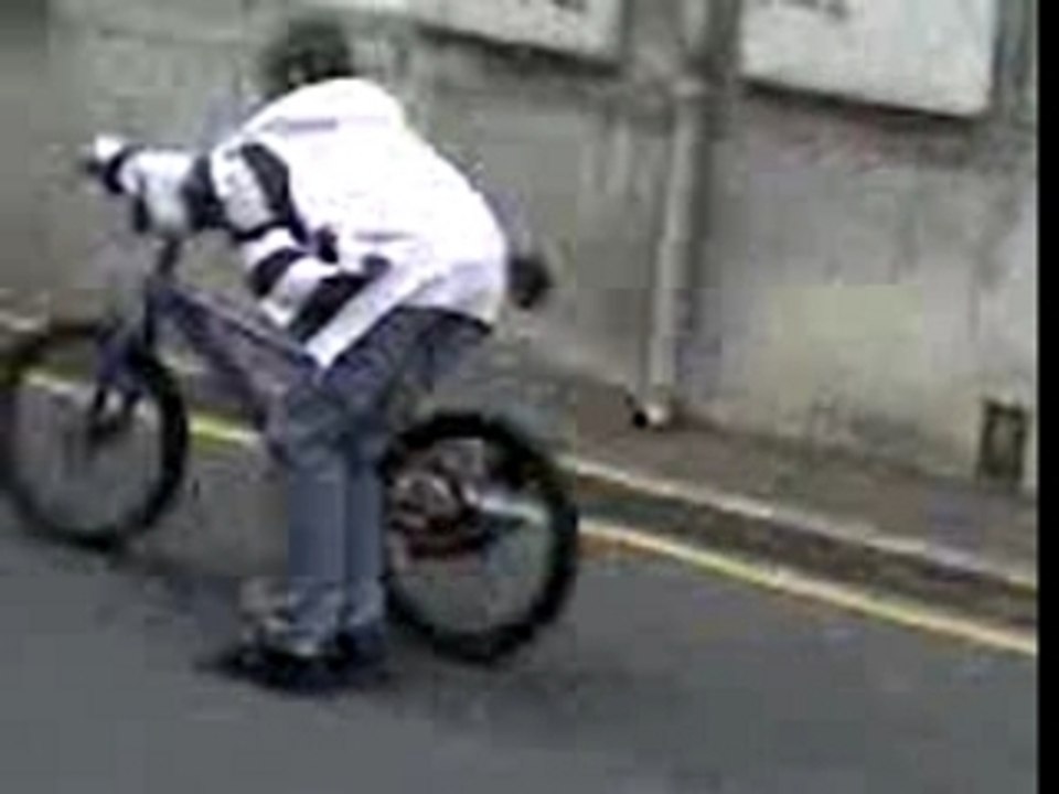 Clément ki fai le con en vélo