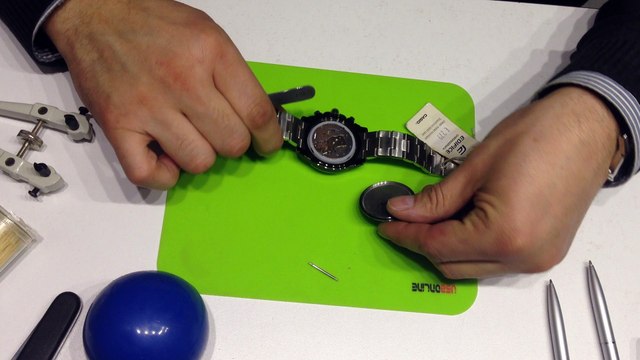 How to Replace a Batery in CASIO EDIFICE EF-560D-1AVDF