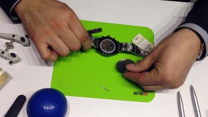 How to Replace a Batery in CASIO EDIFICE EF-560D-1AVDF