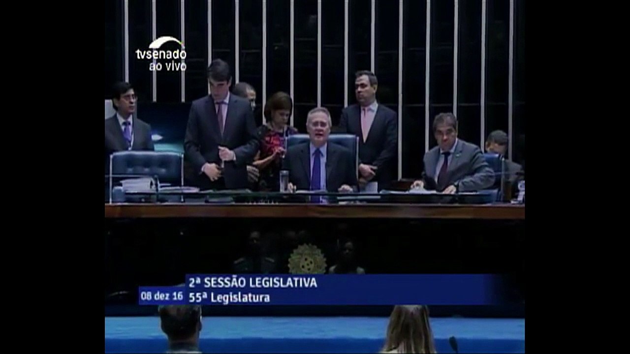 Calheiros comanda sessão no Senado