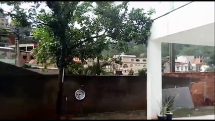Chove forte em colatina e rua fica alagada