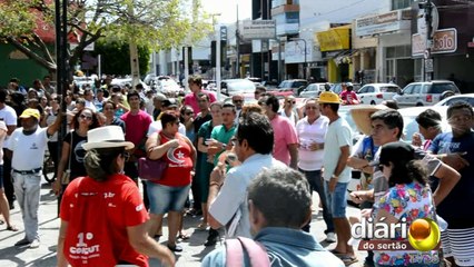 Polícia é chamada para 'vigiar' protesto de funcionários municipais de Cajazeiras-PB