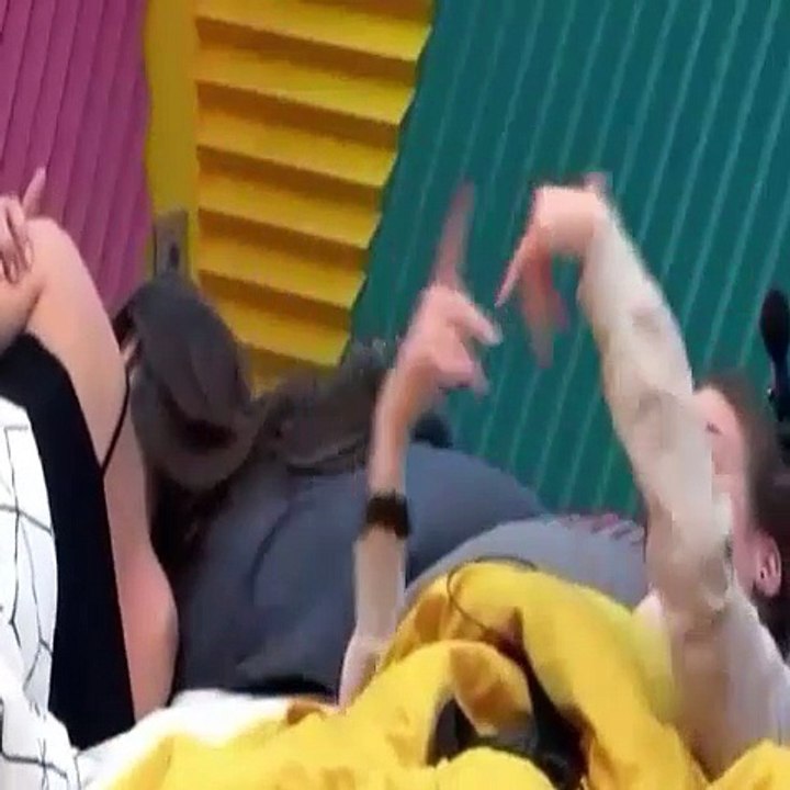 Alain a Meri Acuérdate mañana de ducharte, ¿cuántos días llevas? / Gran Hermano 17