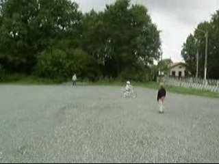 Adélie sait faire du vélo !!!