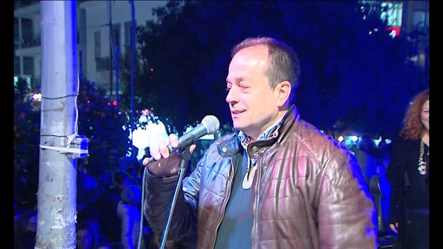 Άναψε το χριστουγεννιάτικο δέντρο στη Λαμία