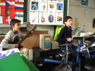 Wiiliam en Louis zingen samen met de klas!