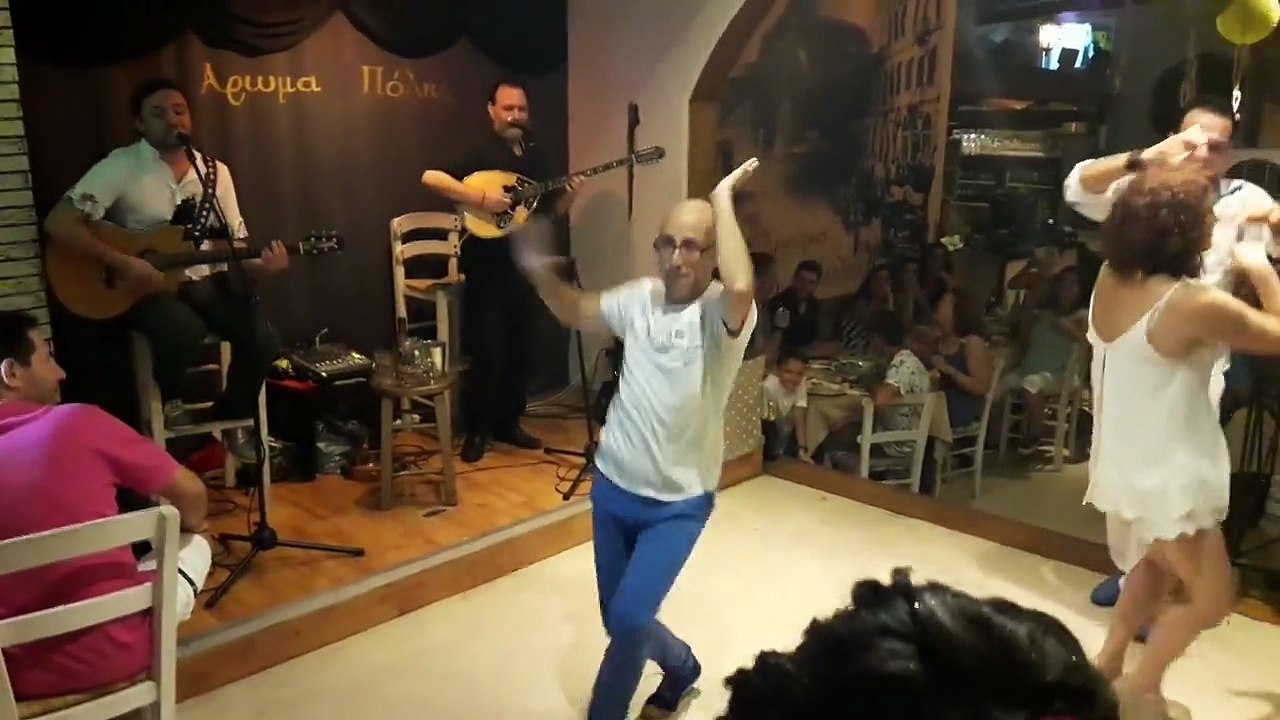 Bernard Cazeneuve fête son entrée au poste de Premier ministre