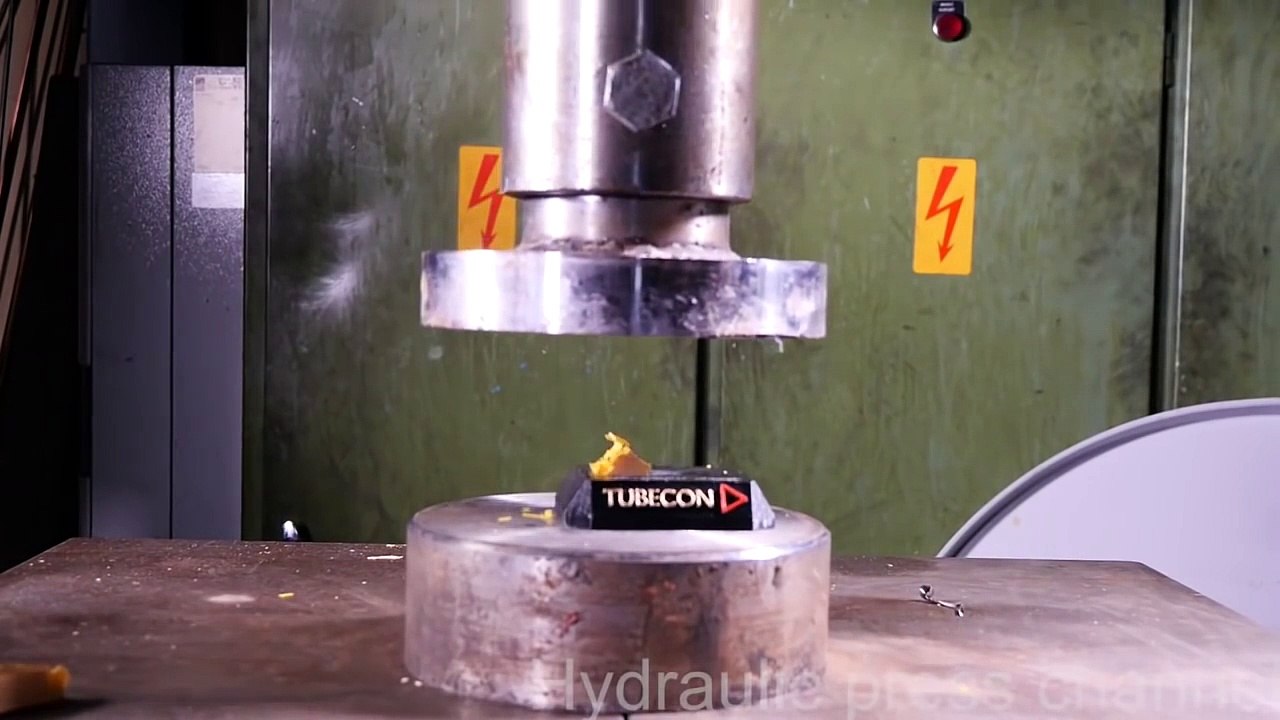 ESMAGANDO COISAS COM UMA PRENSA HIDRÁULICA 2