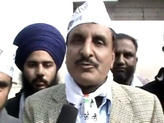 ਆਪ ਕੈਡੀਡੇਂਟ ਬਲਾਚੌਰ ਹੋਣ ਵਾਲੀ ਰੈਲੀ ਬਾਰੇ ਜਾਣਕਾਰੀ ਦਿੰਦੇ ਹੋਏ