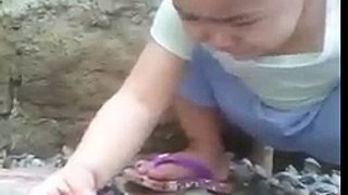 The little daughter make whole world cry because her  chicken die