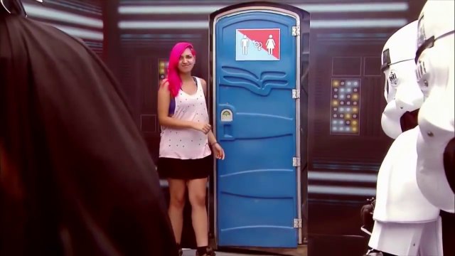 Tomber sur Dark Vador en sortant des chiottes lol