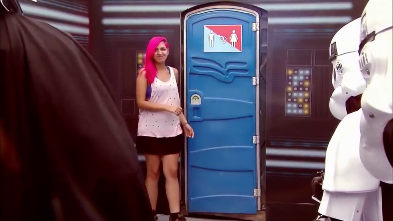 Tomber sur Dark Vador en sortant des chiottes lol