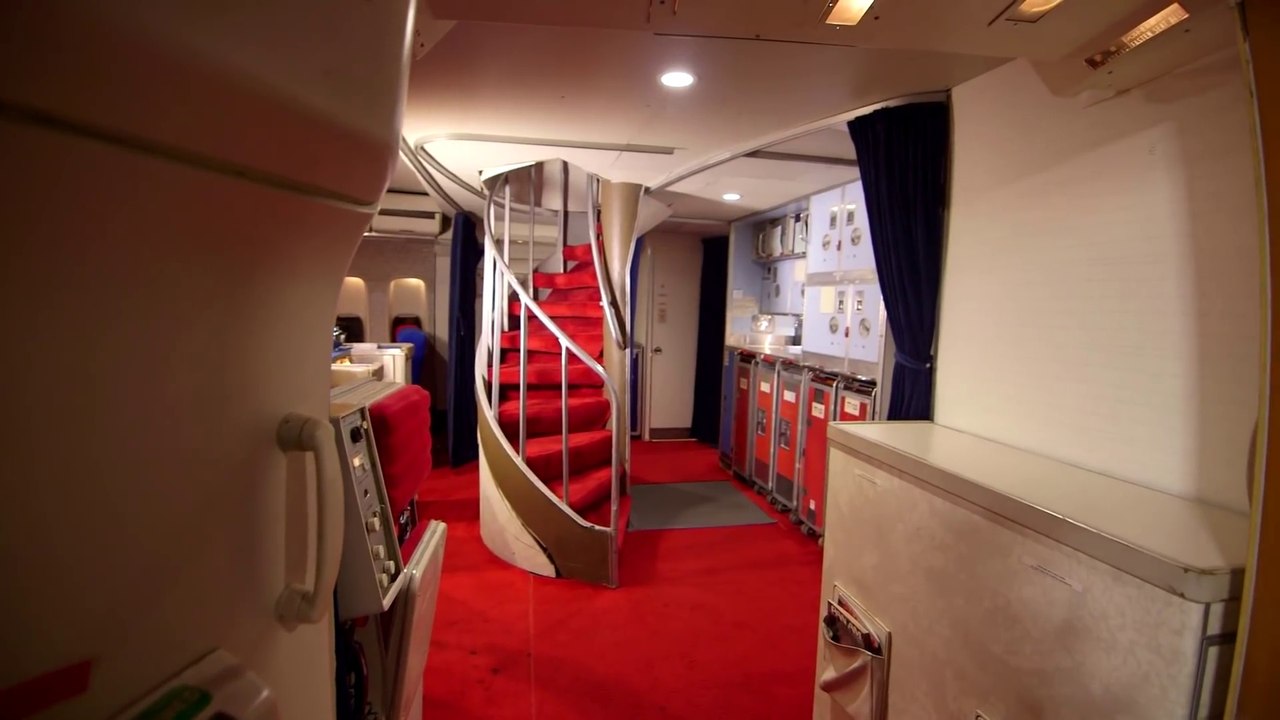 Une réplique d'avion 747 dans sa maison en taille réelle !!! Panam