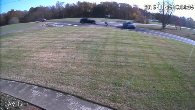 Gros accident à une intersection de route en pleine campagne !