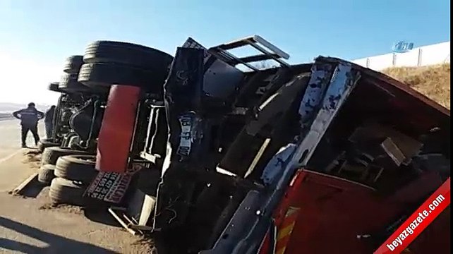 Afyonkarahisar'da otobüs kazası: 35 yaralı