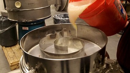 Tamisage industriel de résines avec un séparateur solide liquide Finex 22™