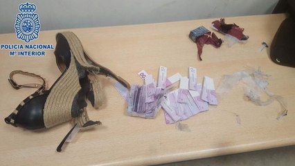 La police trouve 180 000 € dans ses talons