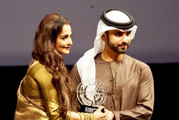 Rekha Receives Lifetime Achievement Award at DIFF 2016