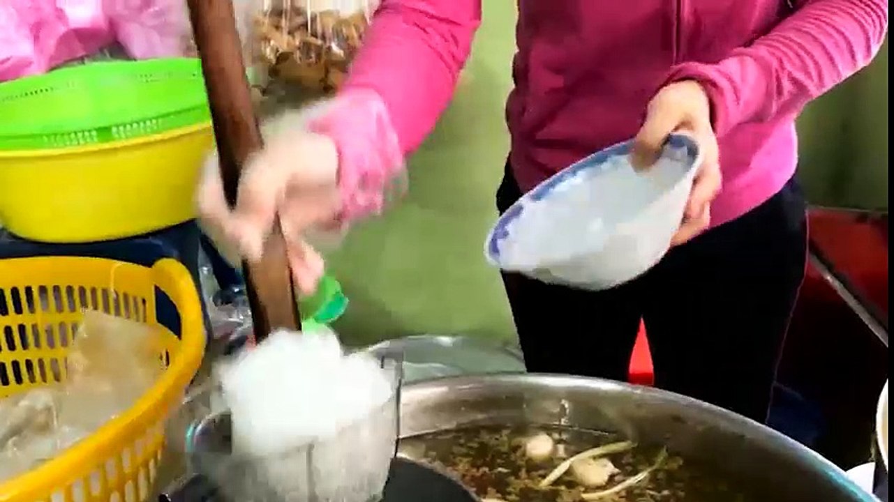 Món ăn đường phố ở thành phố Hồ Chí Minh