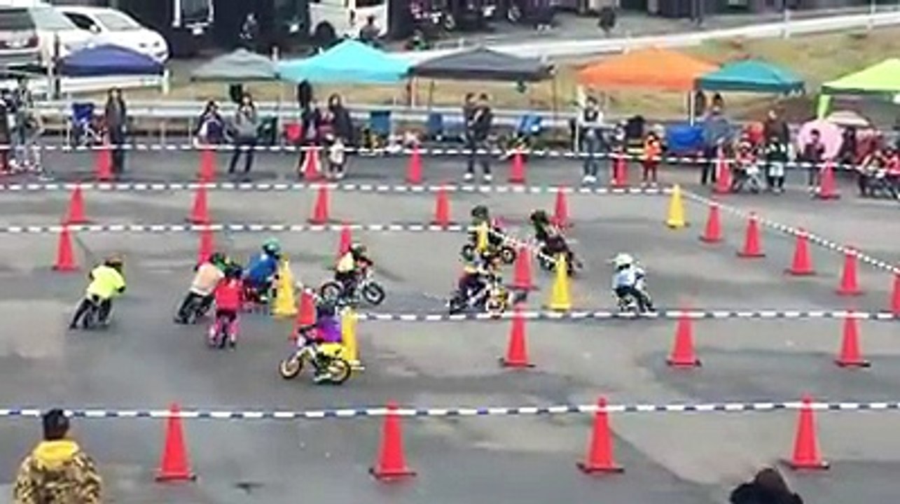 Une course de draisienne