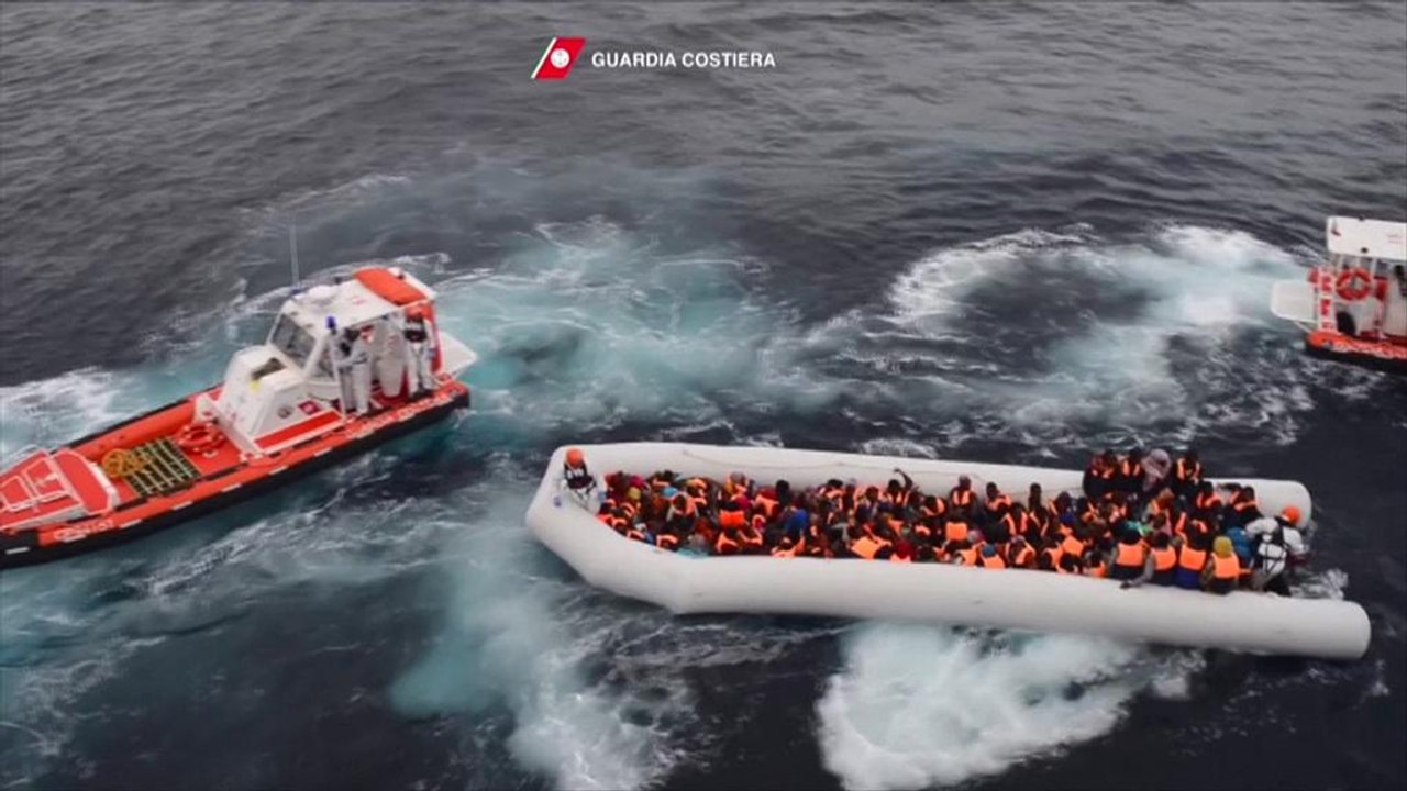 Warnschüsse auf flüchtlingsboote