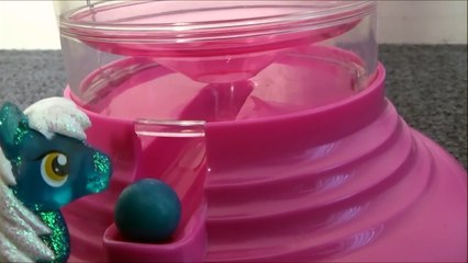 Hello Kitty Gumball Machine Action  part2