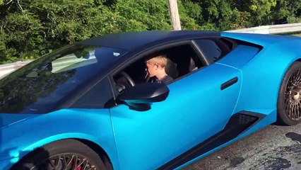 Un gosse de 11 ans au volant d'une Lamborghini