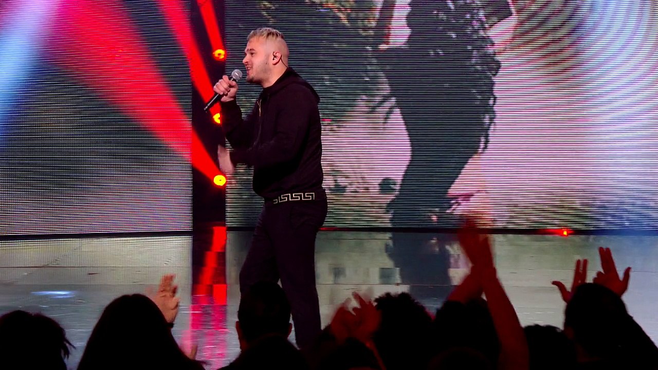 EXCLU AVANT-PREMIERE: Regardez la prestation du rappeur Jul au "W9 d'or" diffusée mercredi soir sur W9 - Regardez