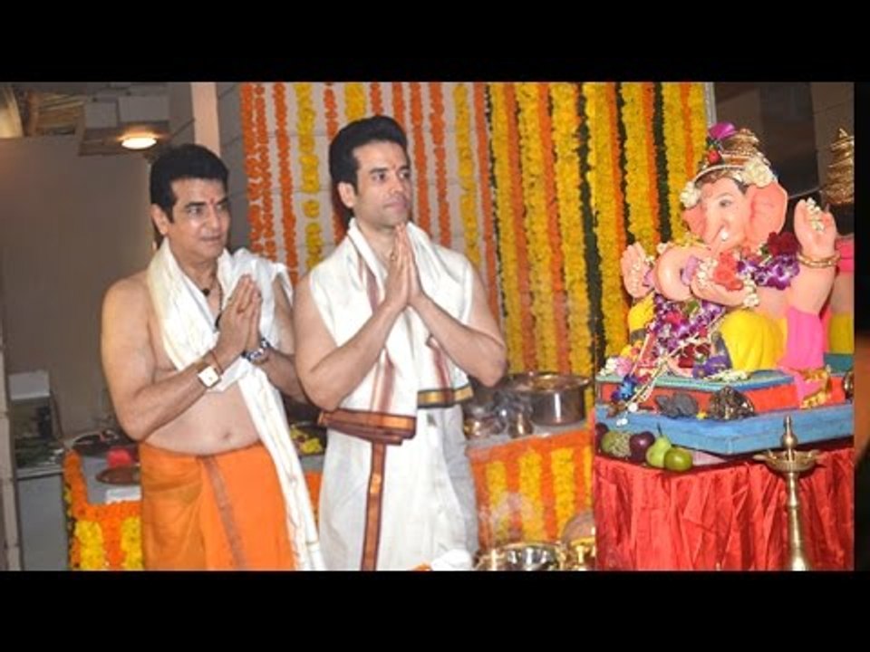 Jitendra & Tusshar Kapoor's Ganpati 2016 Aagman
