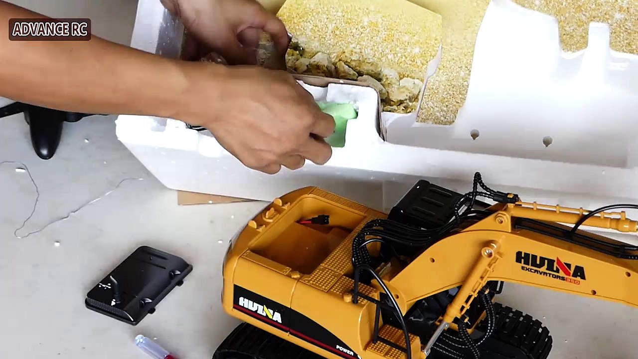 Hui Na (Huina) 1570 unboxing and first look