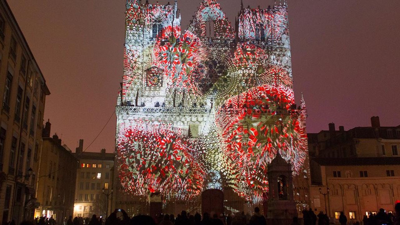 Thousands watch Lyon light show amid high security