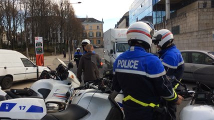 Contrōle police au Mans