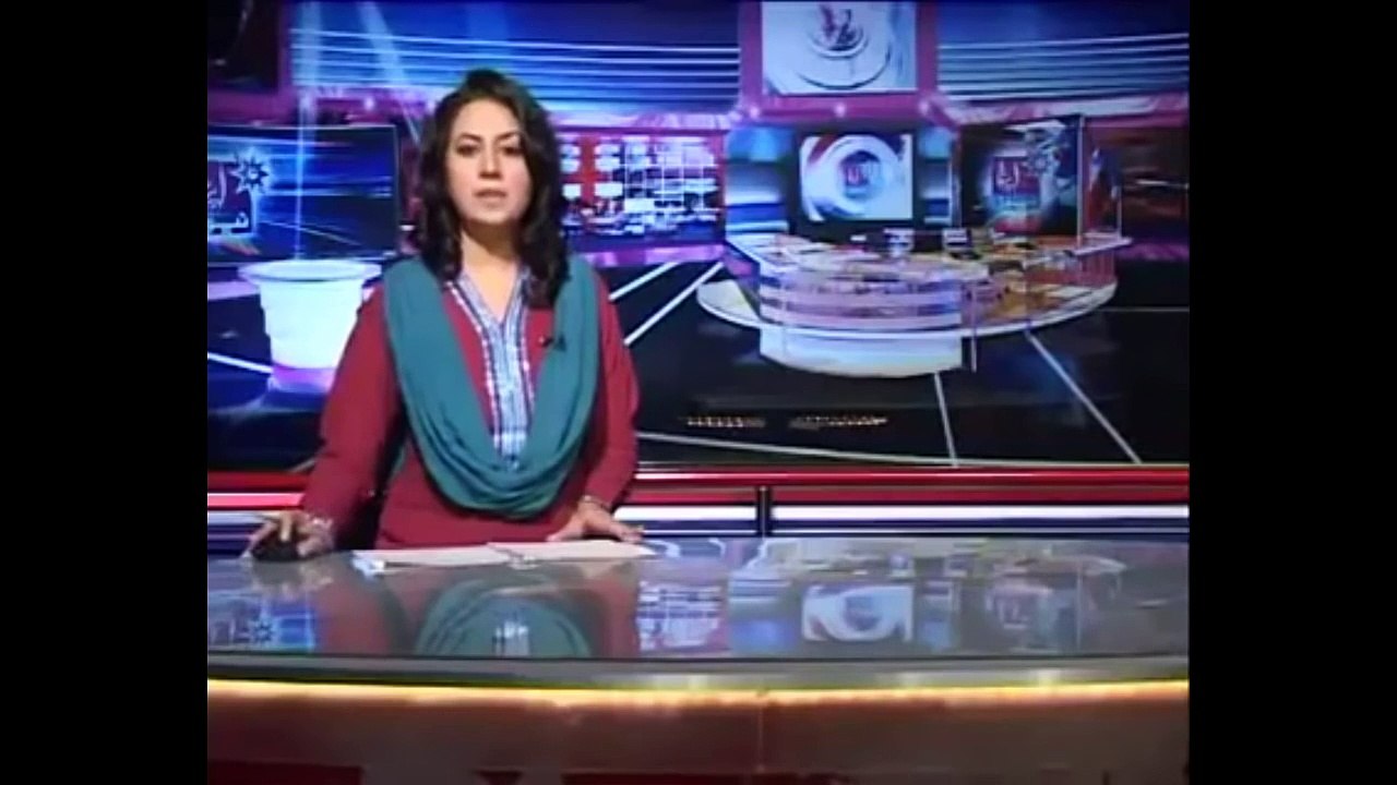 Pakistani Hot News Anchor oops Live Loose taks