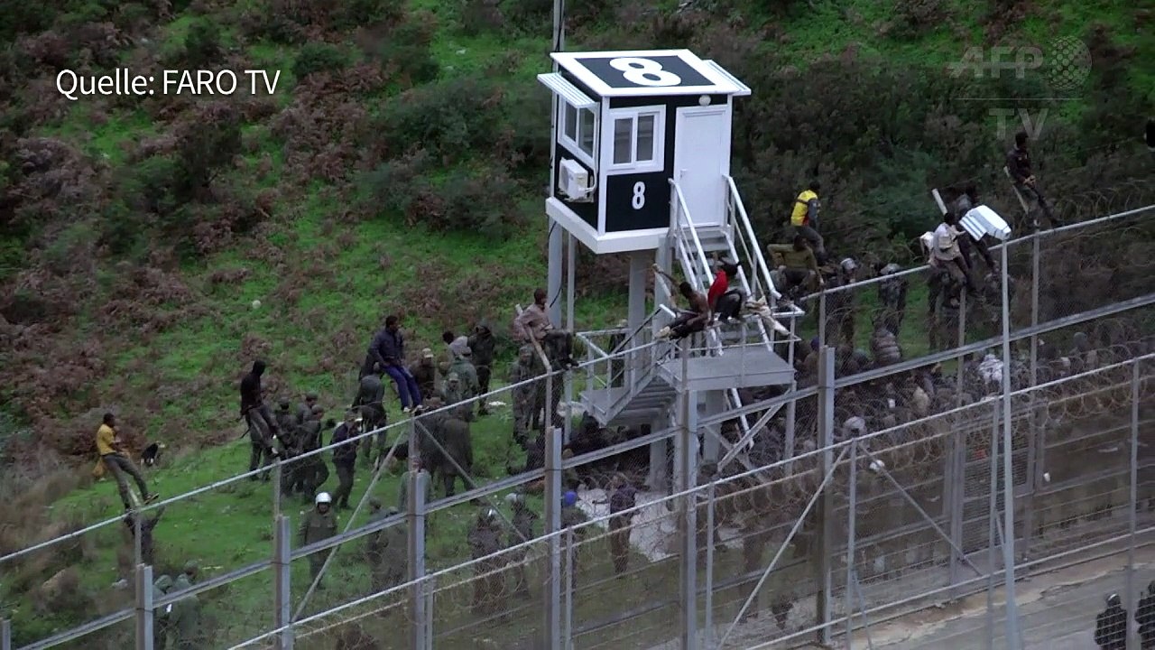 Fast 400 Flüchtlinge überwinden Grenzzaun nach Ceuta