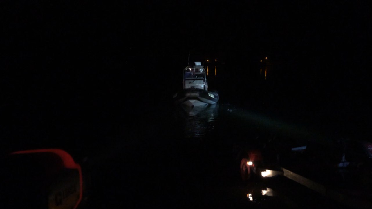 Sur l'eau, les gendarmes surveillent les parcs à huîtres